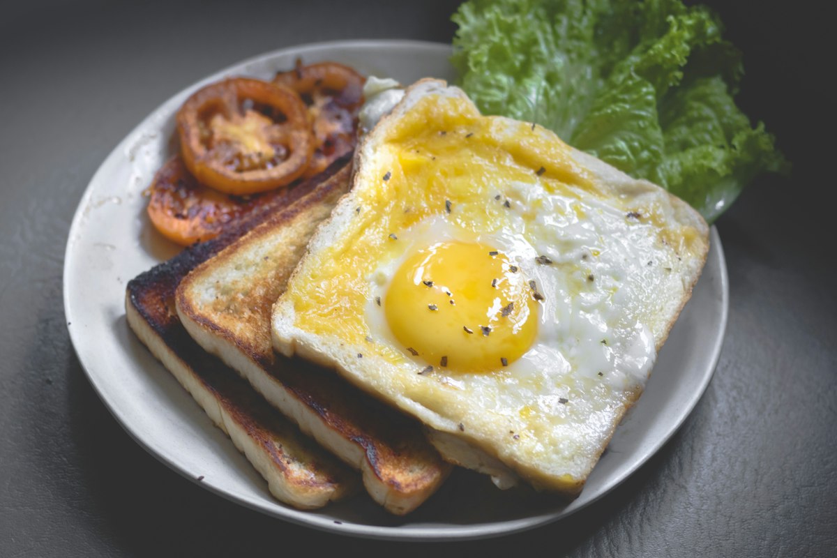 Crispy bacon and eggs breakfast